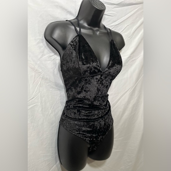 Honey punch black velvet bodysuit - Picture 4 of 8